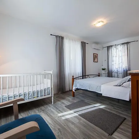 Luxury Mansarda Duplex - City Centre - Stone House Apartment Split