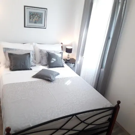 Luxury Mansarda Duplex - Centre - Stone House