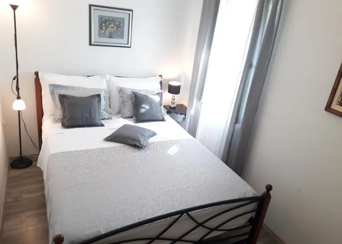 Luxury Mansarda Duplex - Centre - Stone House