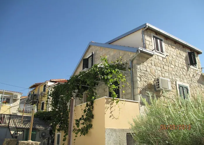 Luxury Mansarda Duplex - Centre - Stone House Split